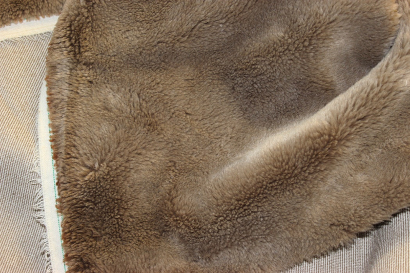 PLÜ-1102   Plüsch Braunbeige